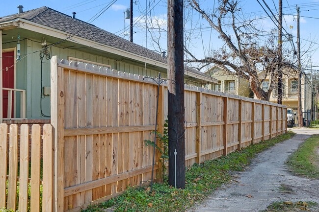 Building Photo - 2804 Arlington St