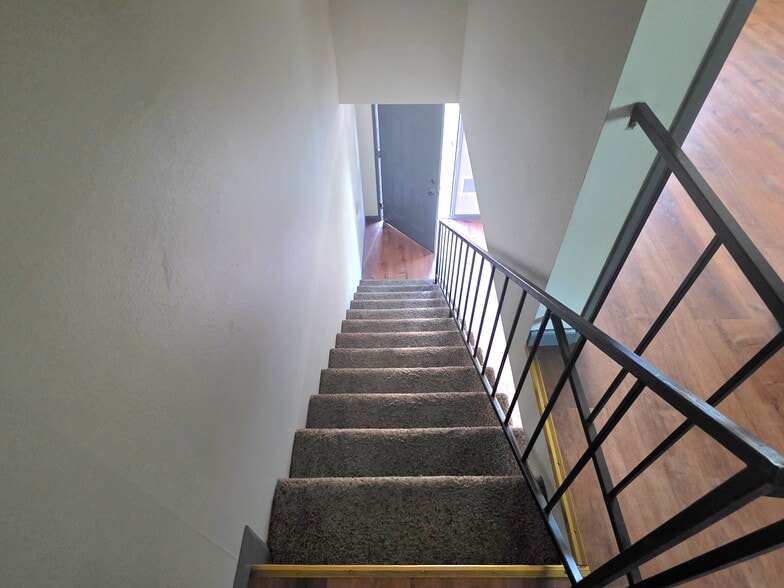 Building Photo - 121 NE Fern Pl