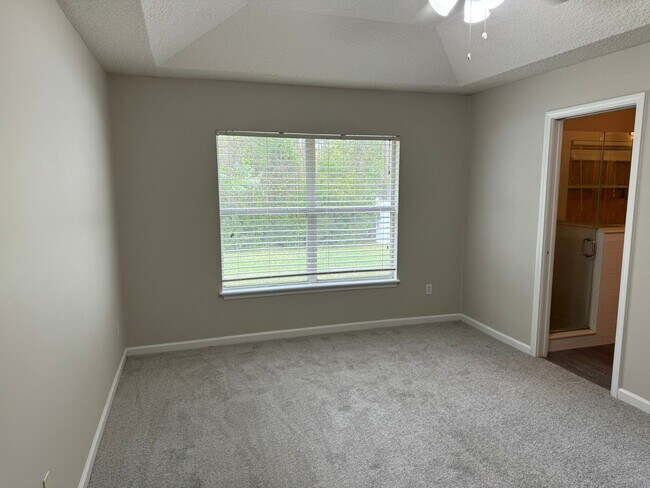 Building Photo - Home For Rent