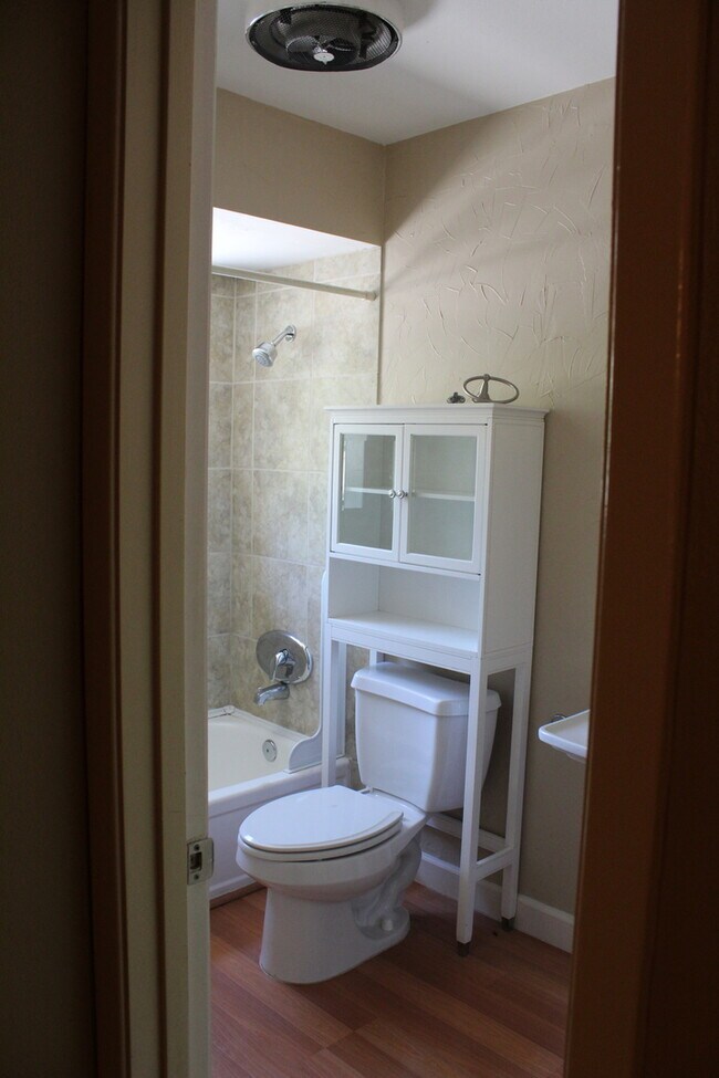 Building Photo - *COMING SOON* MOVE IN SPEICAL Upstairs Condo with Premium Amenities & Hardwood Floors!