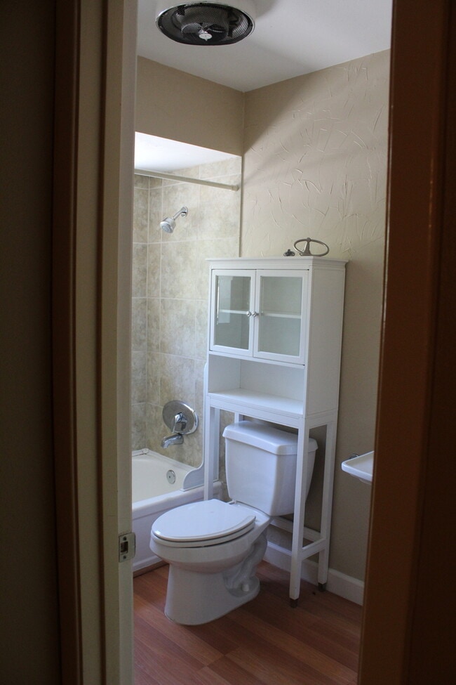 Building Photo - *COMING SOON* Upstairs Condo with Premium Amenities & Hardwood Floors!