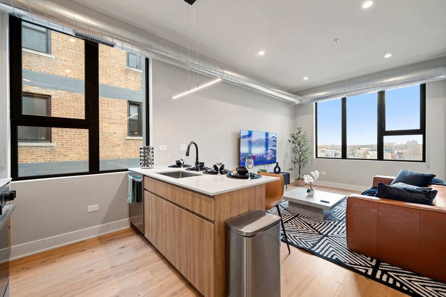 Building Photo - 6044 N Winthrop Ave