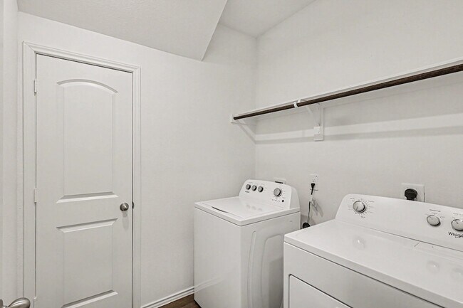 Building Photo - 609 San Jacinto Trl
