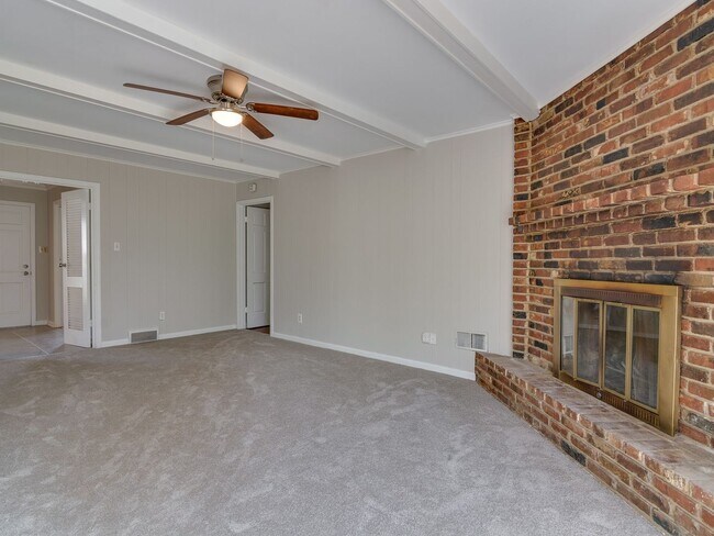 Building Photo - Completely redone luxury 3 bedroom rental ...