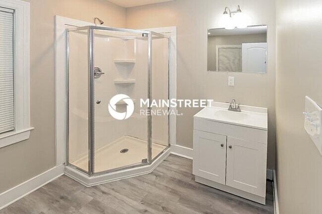 Building Photo - 3 Bedroom Pet-Friendly Home in Memphis, TN with Main Street Renewal