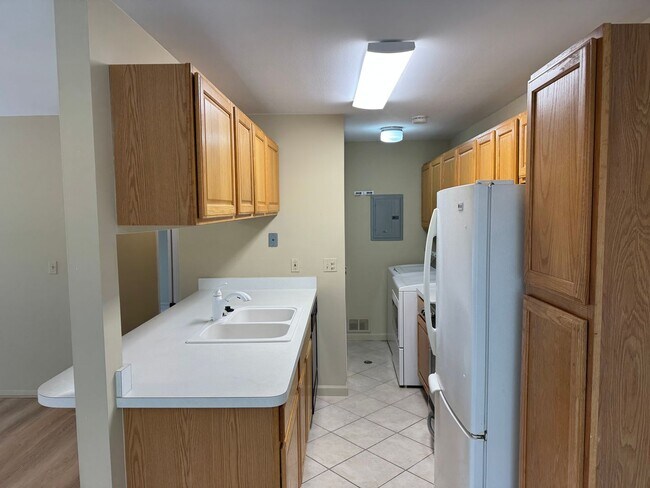 Building Photo - 2802 Stoney Ridge Dr