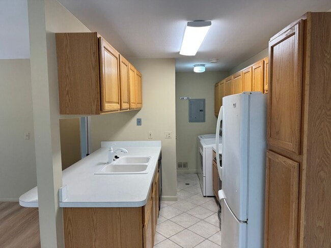 Building Photo - 2802 Willow Ct