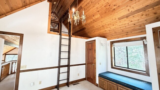 Building Photo - Large 3 Bedroom, 3 Bath Rental with Garage and Bonus Room