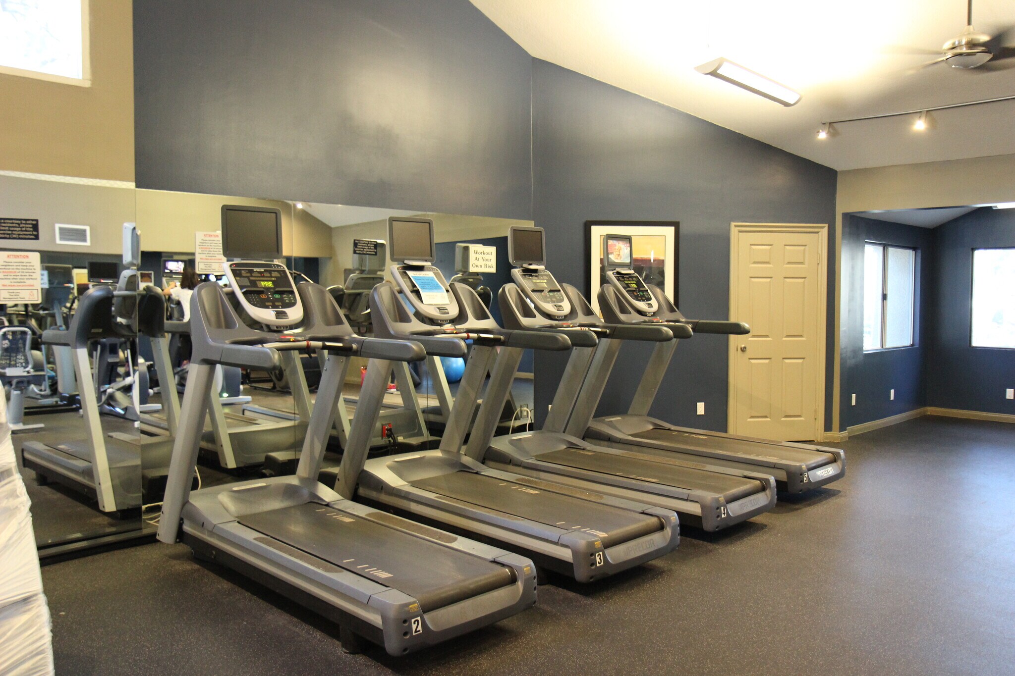 Building Photo - 5565 Canoga Ave