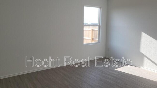 Building Photo - 9137 Navarro Vis