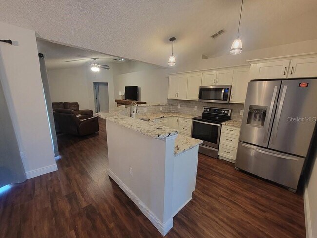 Building Photo - 6371 Shadydale Ave