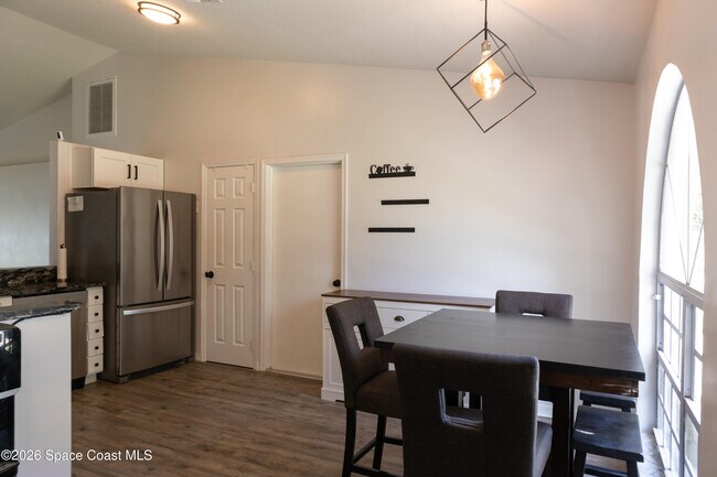 Building Photo - 1572 Holbrook Rd NW