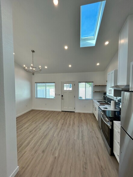 Building Photo - 223 E Cherry Ave