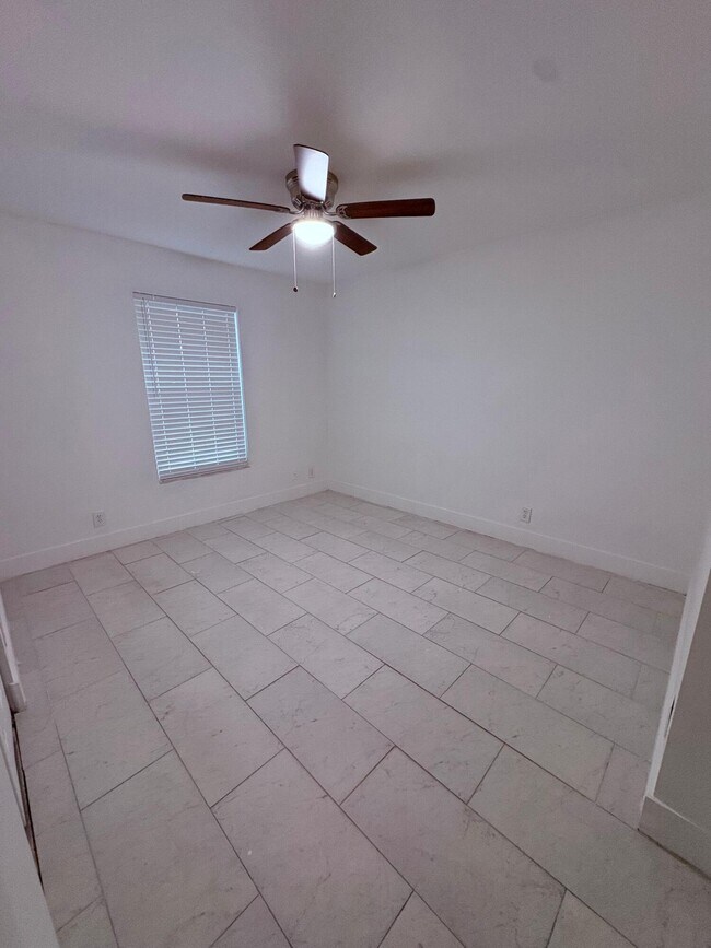 Building Photo - 4930 NW 85th Terrace