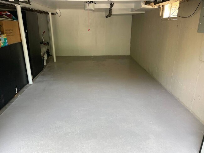 Building Photo - 26 Elm Ave