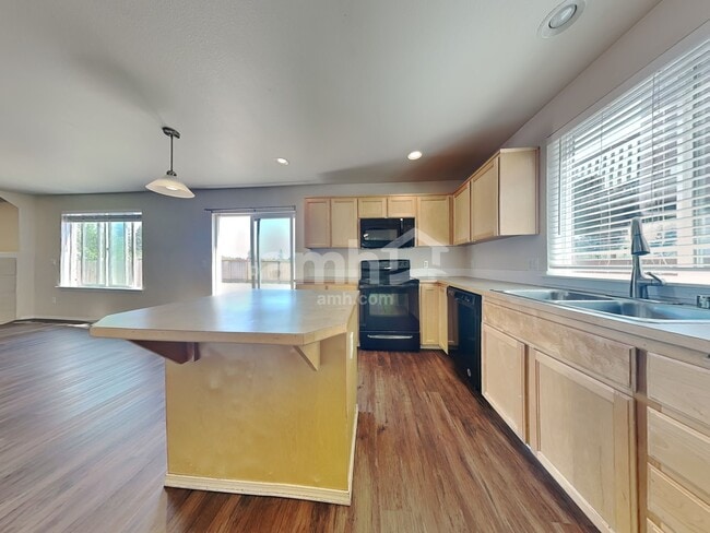 Building Photo - 16646 Rainier View Dr SE