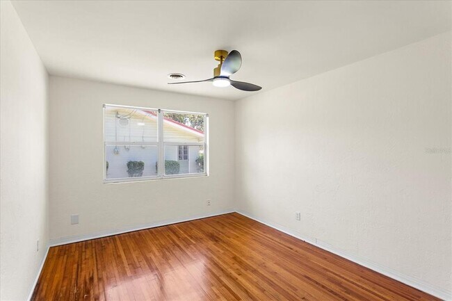Building Photo - 105 John Anderson Dr