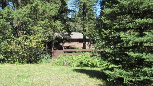 Building Photo - Charming Whitefish Home