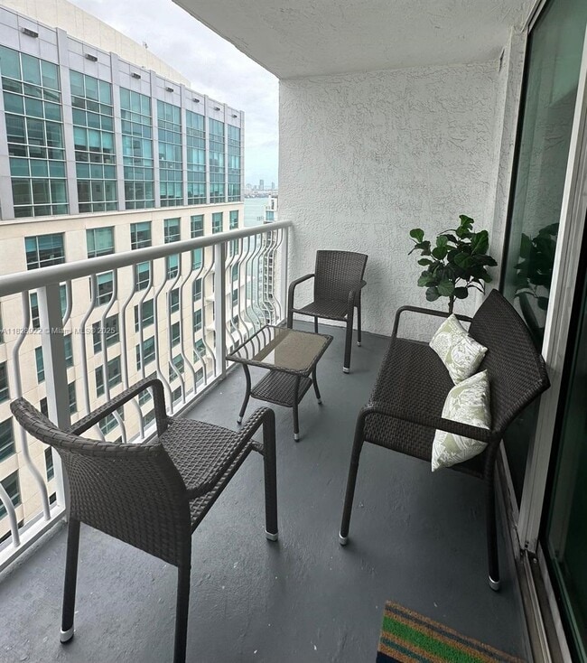 Building Photo - 1200 Brickell Bay Dr