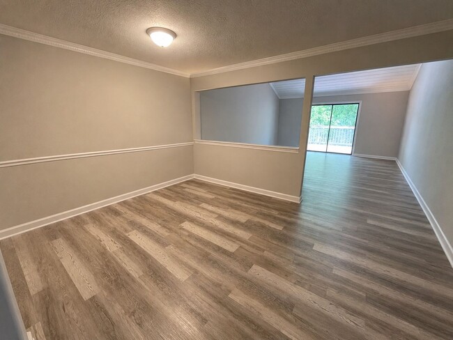 Building Photo - NOW LEASING FOR AUGUST OR JULY 2026! 1/2 DEPOSIT SPECIAL