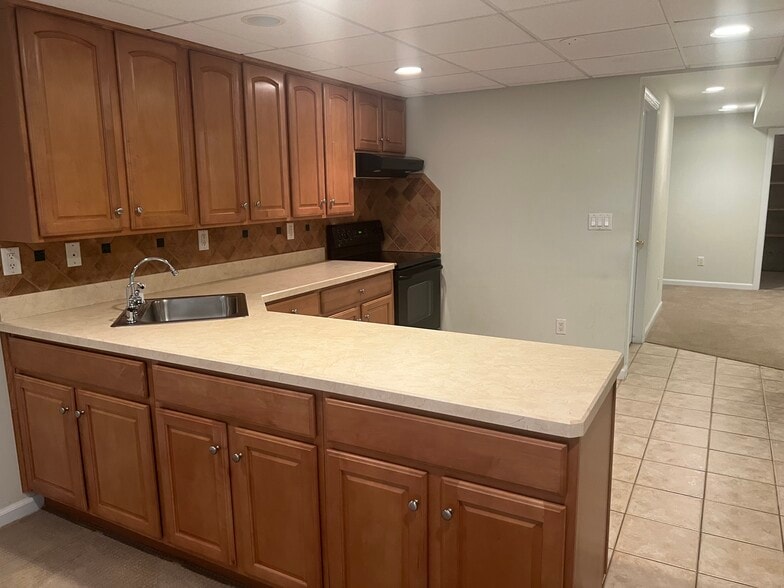 Building Photo - 75 Spring Hill Cir