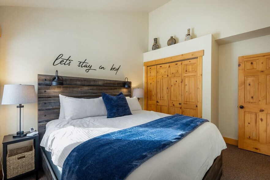 Building Photo - 500-504 4 O'Clock Rd