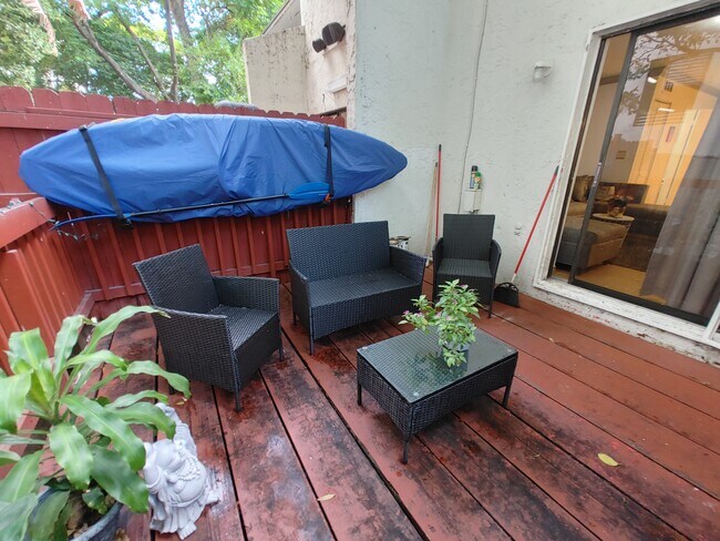 Building Photo - 1901 NW S River Dr