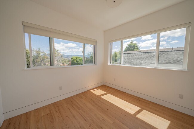 Building Photo - 848 32nd St