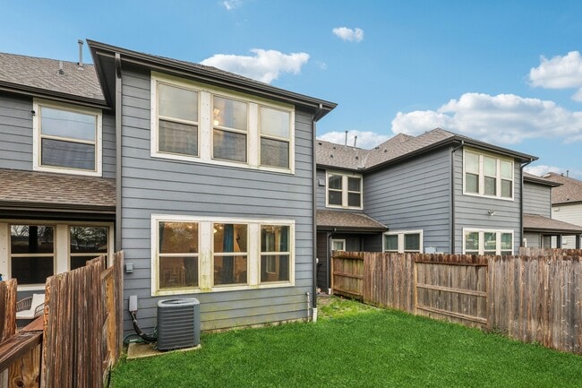 Building Photo - 7333 Hinsdale Dr