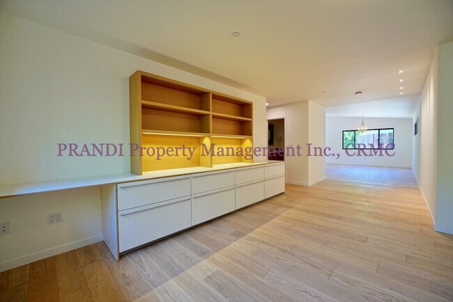 Building Photo - All New!  Fabulous 3 bedroom Fairfax house...