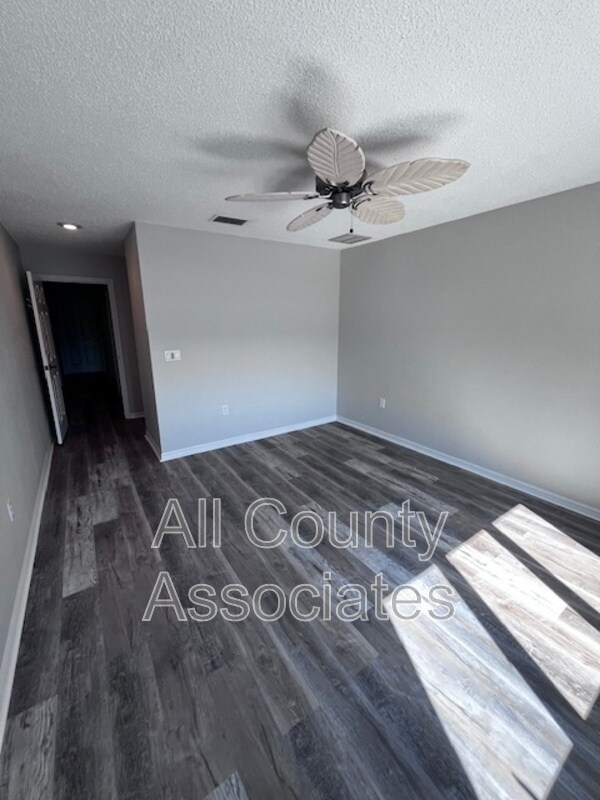 Building Photo - 1007 S Pointe Alexis Dr