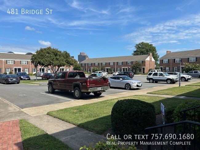 Building Photo - 2 BR, 1.5 BA, 1,028 SF townhouse located i...