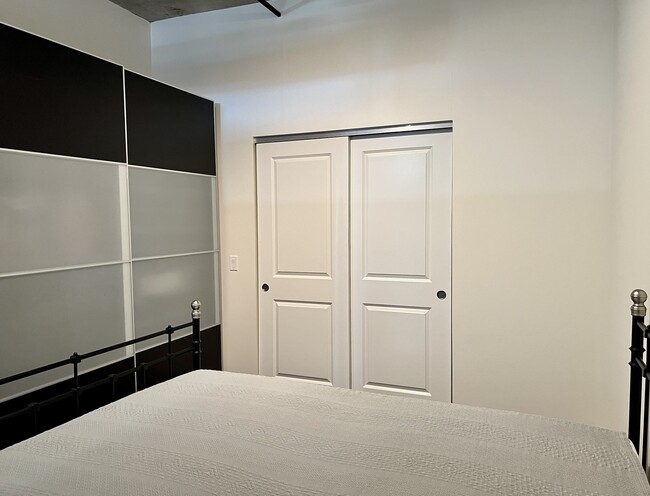 Building Photo - 50 E 16th St