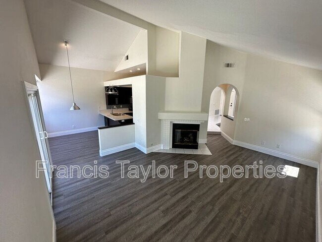 Building Photo - 4982 Wildwood Dr