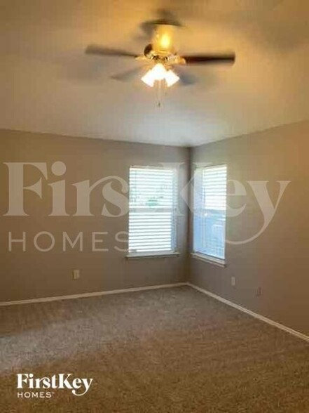 Building Photo - 729 Dema Ln