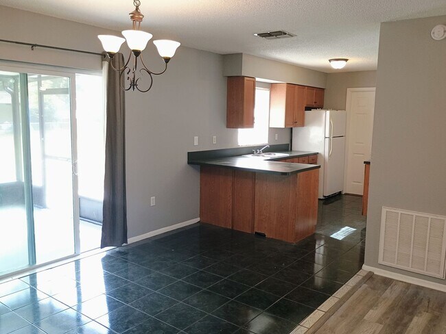 Building Photo - Charming two bedroom two bath one car garage