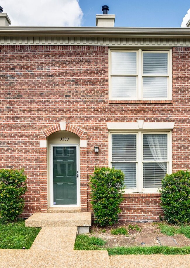 Building Photo - Awesome 2BE/2.5BA condo in Green Hills!