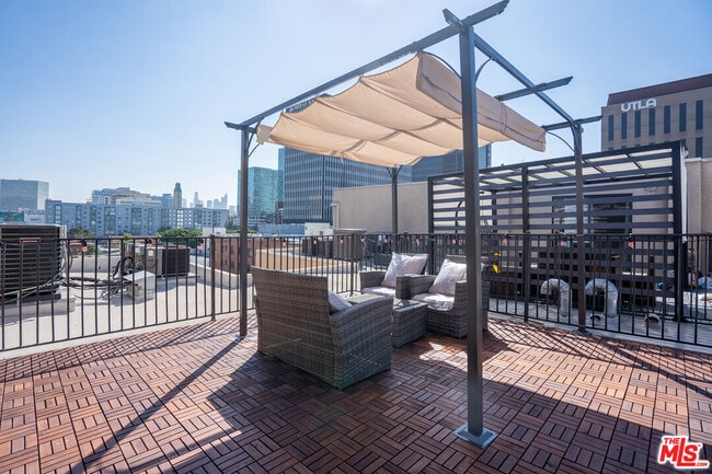 Building Photo - 625 S Berendo St