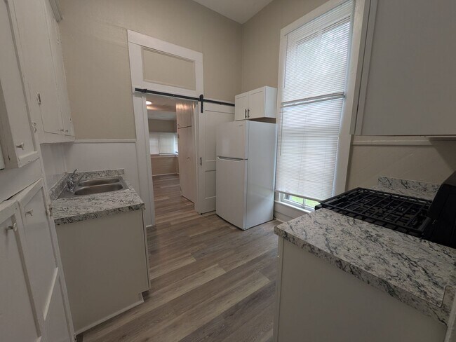 Building Photo - Government Hills 1 Bedroom close to The Pearl and Fort Sam Houston in the heart of San Antonio