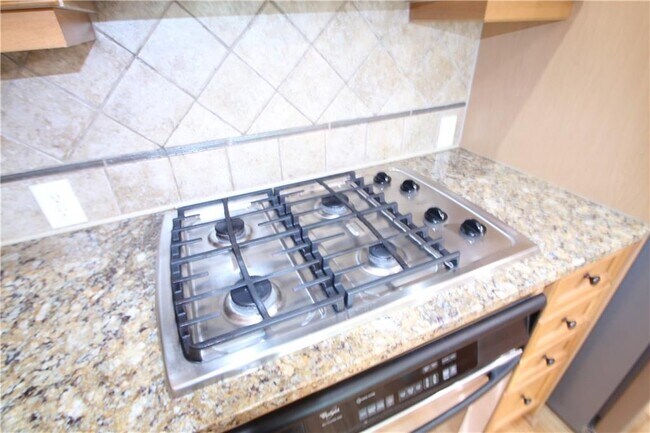 Building Photo - 11 Perimeter Center E