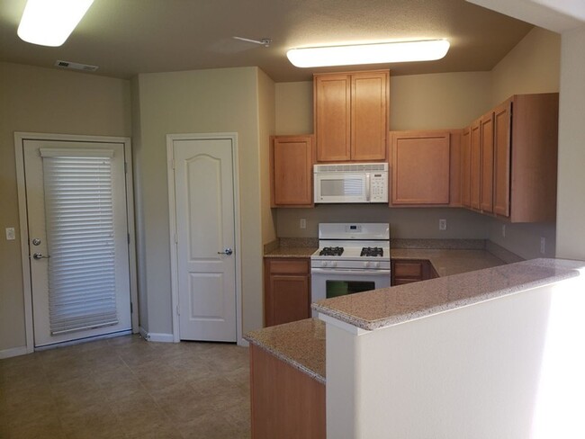 Building Photo - Two Bedroom Two Bath Condo at Fallen Le...