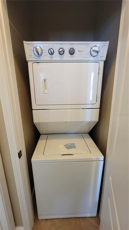 Building Photo - 914 Charo Pkwy