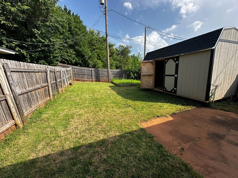 Building Photo - 4112 Mason Dr