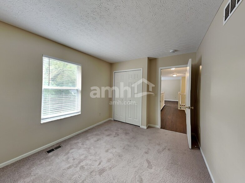 Building Photo - 392 Old Ivory Ct