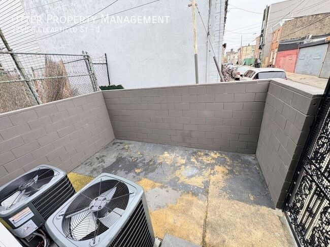 Building Photo - 2250 E Clearfield St