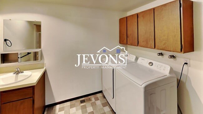 Building Photo - 1202 S 39th Ave