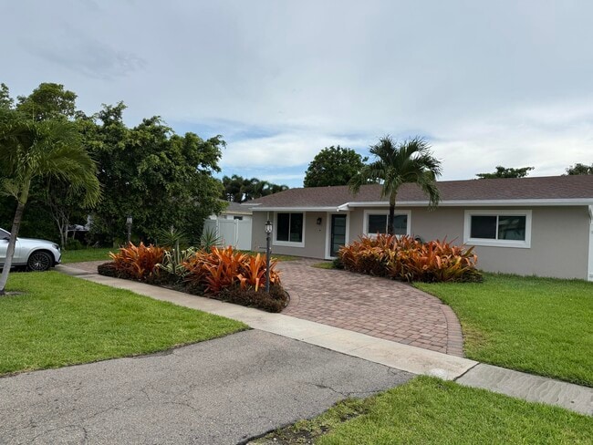 Building Photo - 105 Palamino Cir