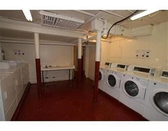 Building Photo - 15 Lynde St