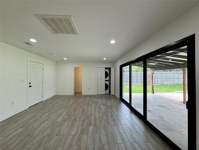 Building Photo - 2500 Harrowden Dr