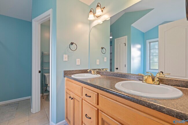 Building Photo - 102 Compass Hill Cir
